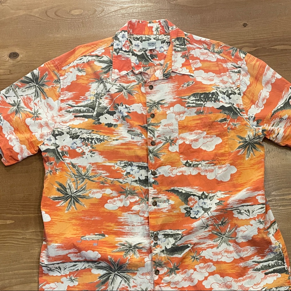 Old Navy classic Men’s Hawaiian button-up shirt